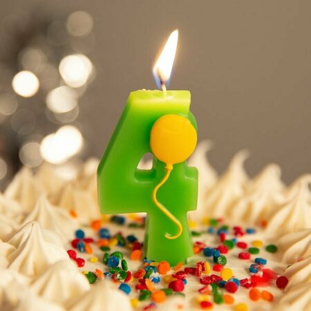 CREATIVE CONVERTING 104204 3in Green in4in Birthday Candle with Yellow Balloon 286BCNDLBLN4